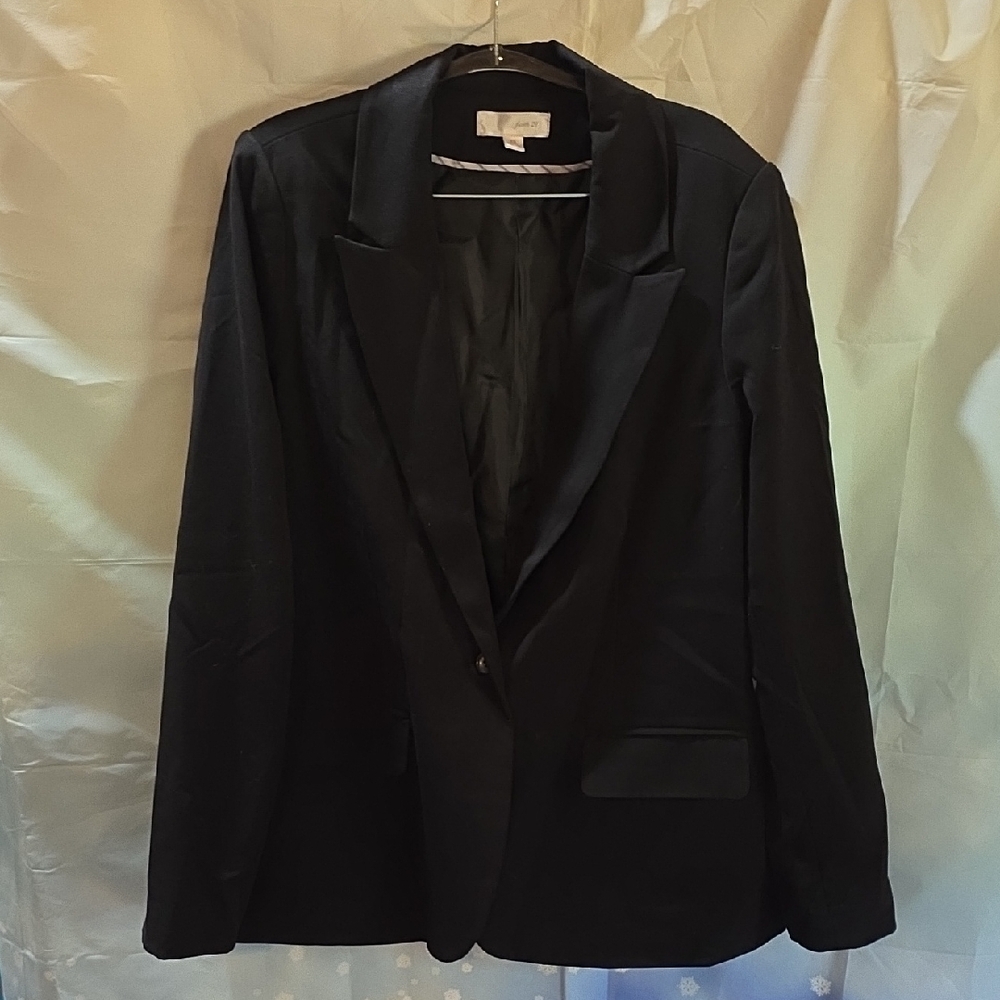 Classic Black Women's Blazer 8K
